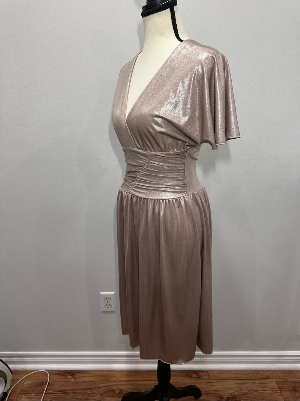 RINASCIMENTO 🇮🇹 Made in Italy Taupe Blush Pink Metallic V-Neck Dress Size Small - Picture 2 of 10